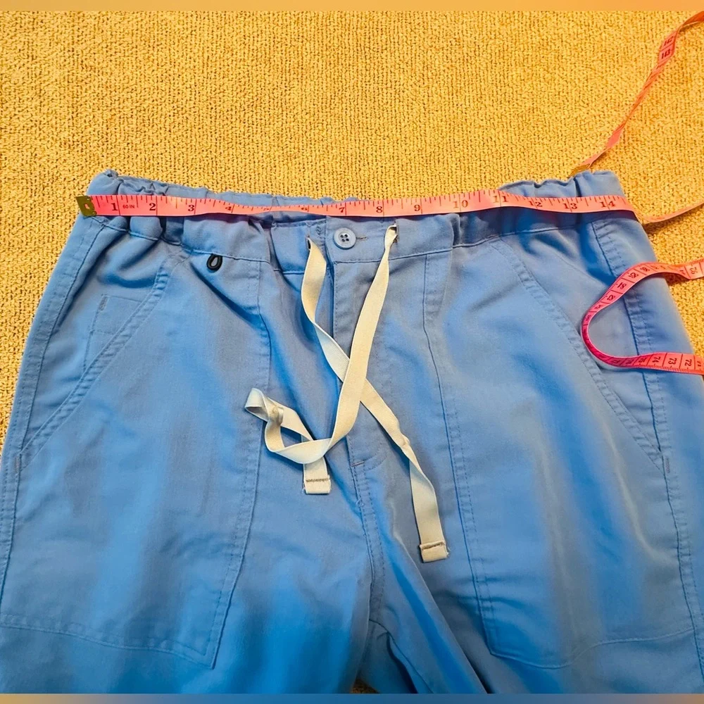 Men’s Figs Cairo Scrub Pants size Small/medium